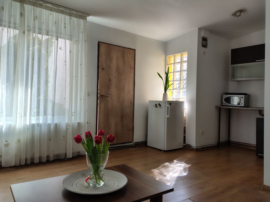 Inchiriez la curte un corp de casa