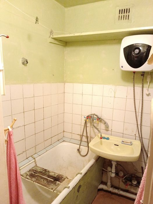 Продам 2 х комн квар . 3-22-1 этаж