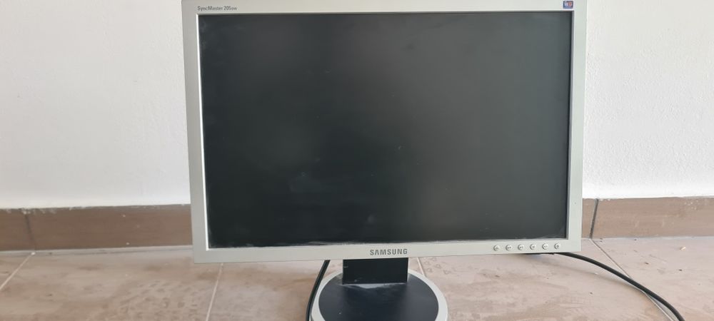 Vând volan gaming logitech g923  cu suport și un monitor