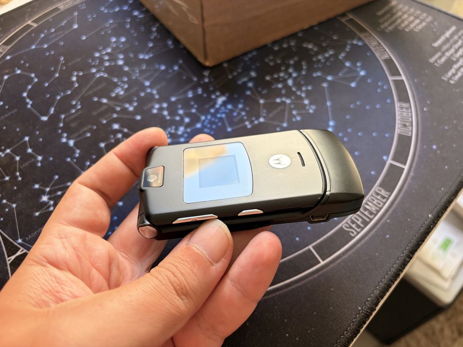 Легендарна Motorola V3 – черна, отлично състояние
