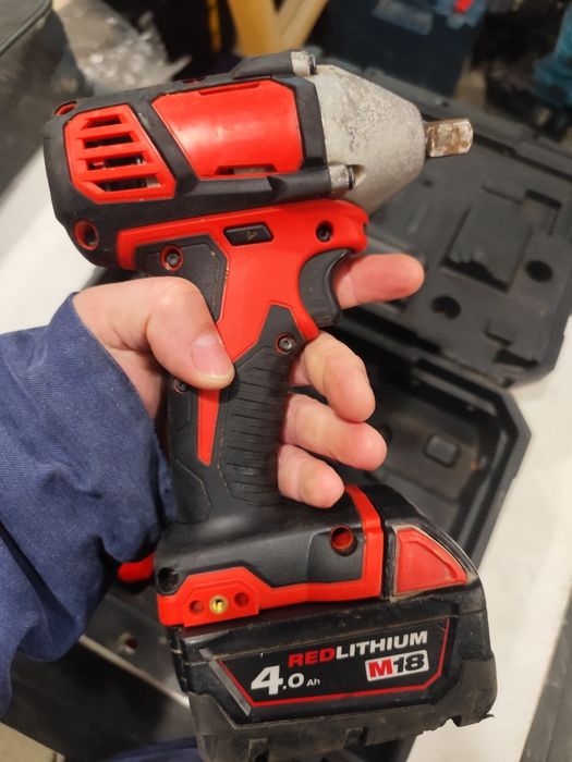 Акумулаторен гайковерт Милуоки 18 волта Milwaukee M18 BIW12-402C
