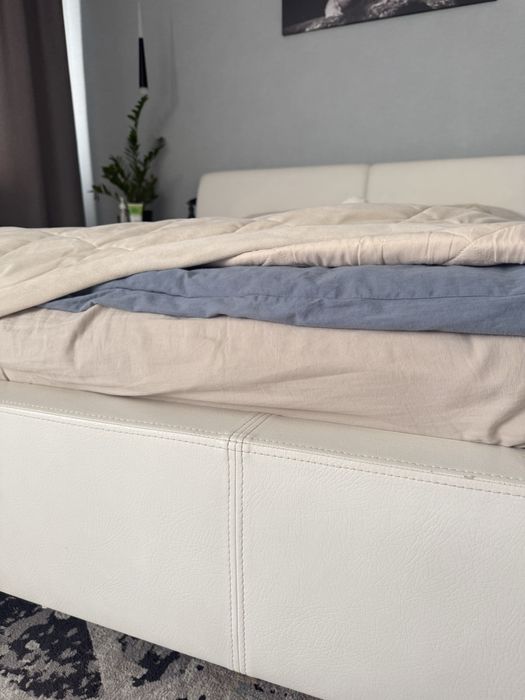 Двухспальная кровать