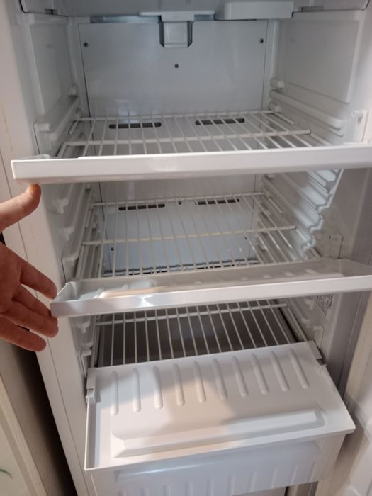Продам морозильник INDESIT
