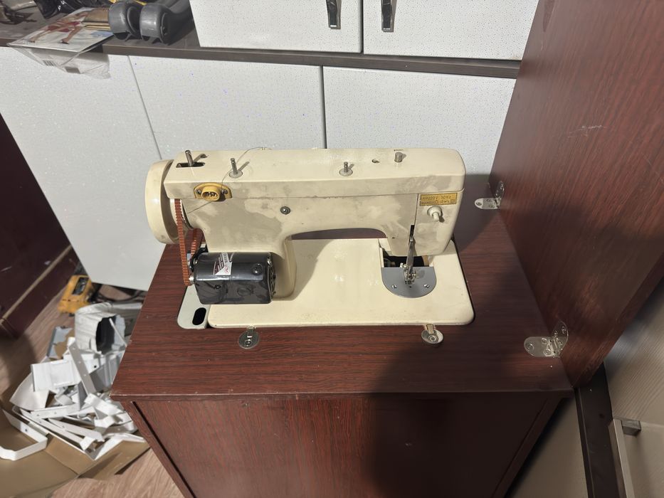 Продам швейную машинку