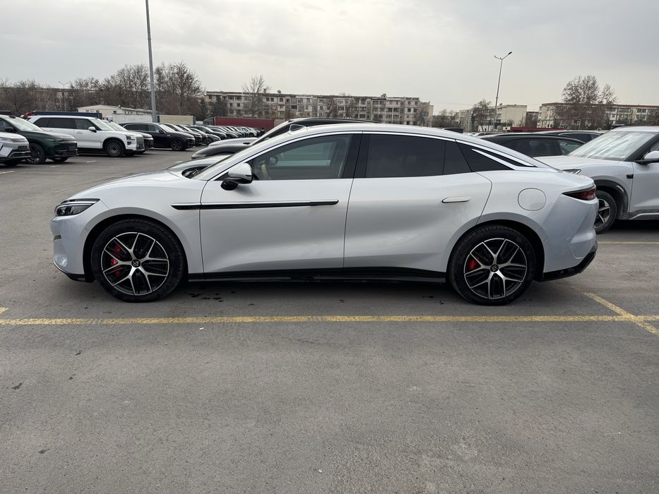 Byd han L dual motor 2025. Пробег 2400 км
