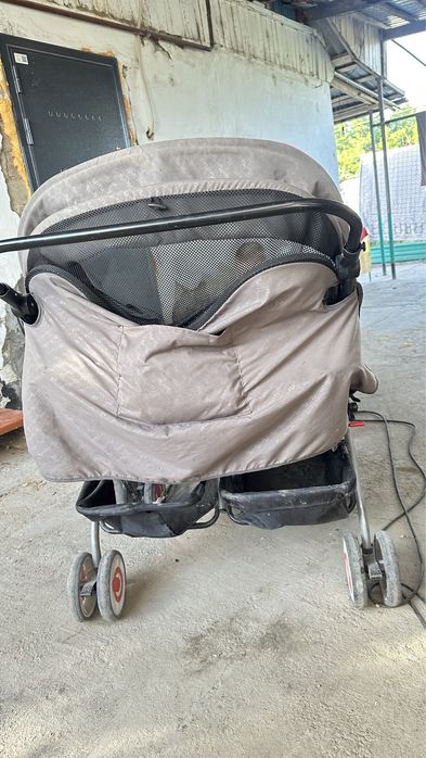 Коляска для двойни