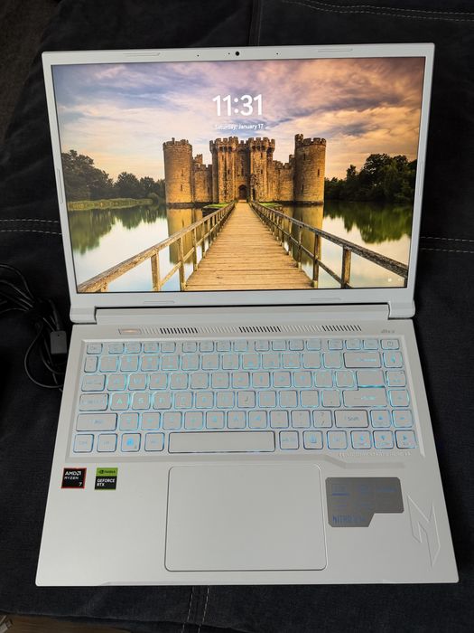 Acer Nitro V14 White Ryzen 7 8845HS RTX4050 6G 16/512 DDR5 2 zile powr