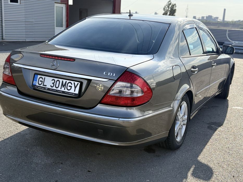 MERCEDES-BENZ E-Class 0 — imagine 5