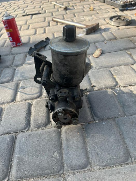 Продам запчасти от мотора 124мерс