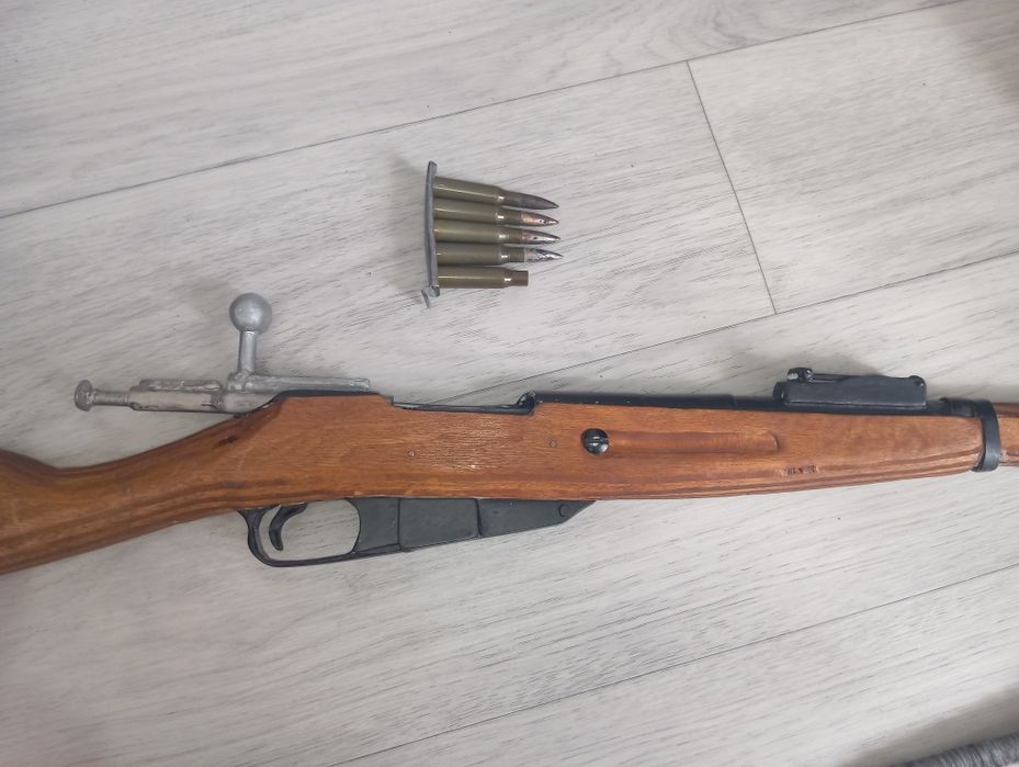Продам игрушечную винтовку мосина
