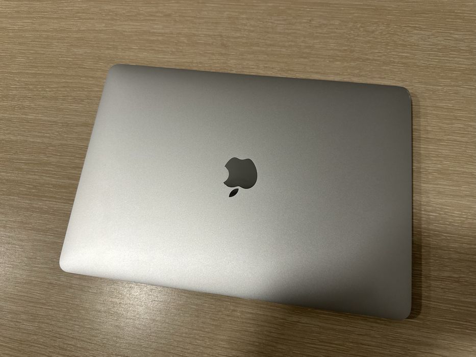 Ноутбук Apple MacBook Pro с Touchbar Макбук про