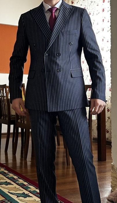 Мужской костюм-двойка, двубортный, в полоску (Bvlgari)