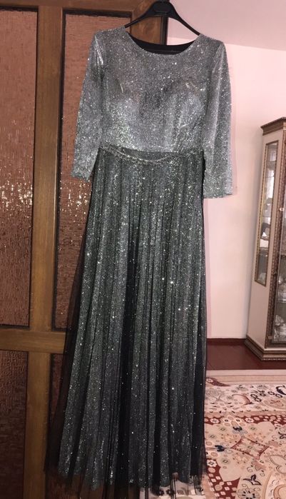 Вечернее платье  в серебристом цвете