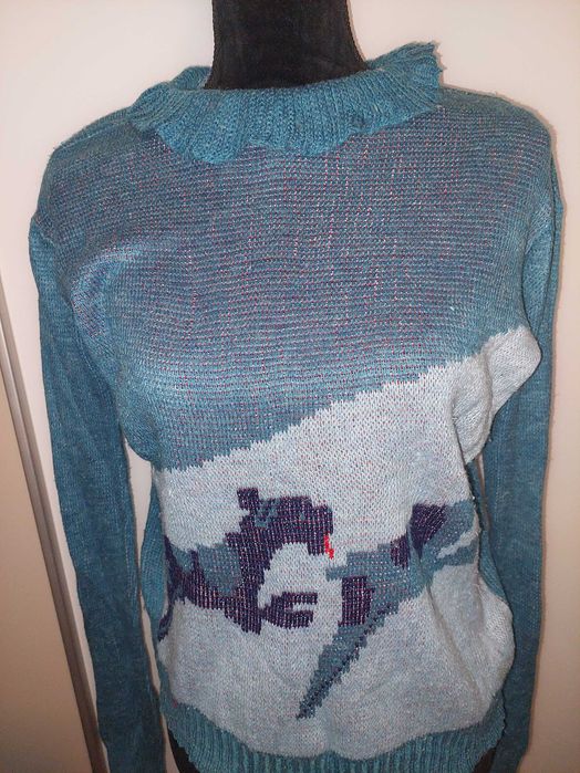 Pulover bleu cu volanas la gat si imprimeu catei