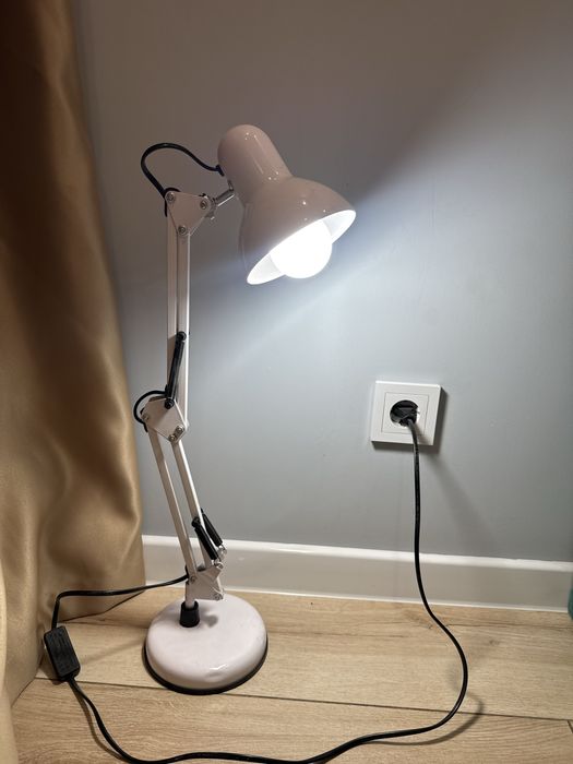Настольная лампа с креплением.