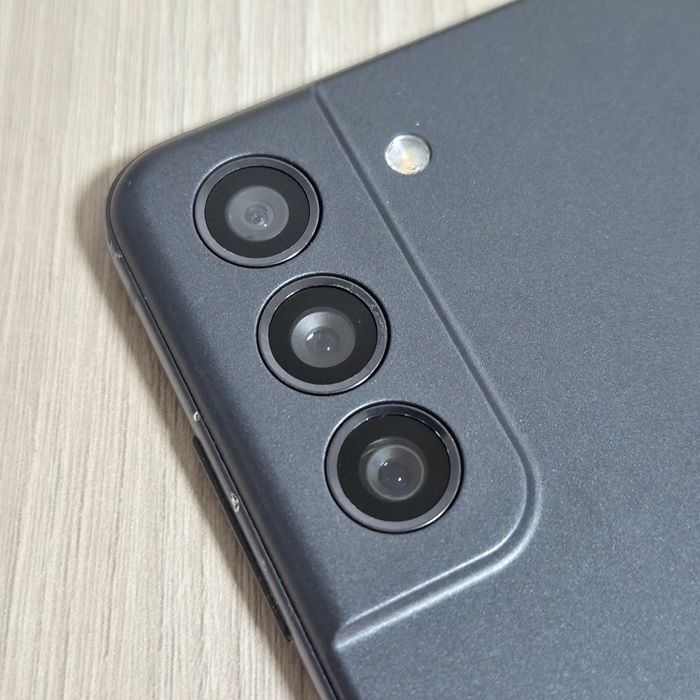 Samsung S21 FE с коробкой