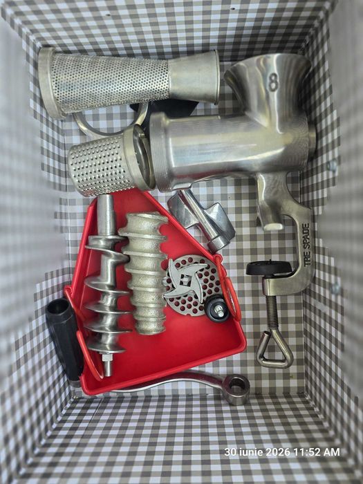 Vand masina mecanica din inox ( Italia ) de tocat carne