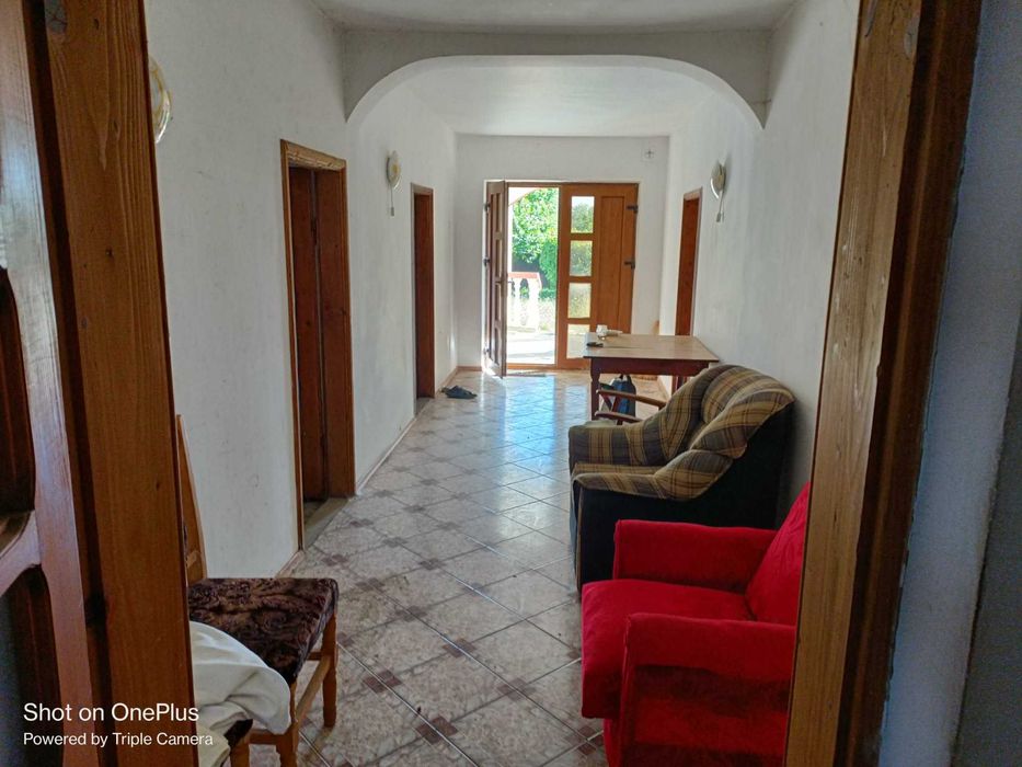 Casă de vânzare în comuna Hălăucești – 176 mp utili, teren 1.600 mp