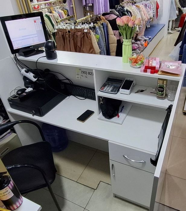 Reseption kassa stoli sotiladi