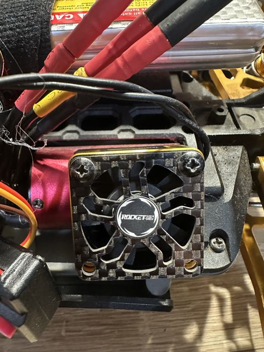 Vand masina cu telecomanda 1:16