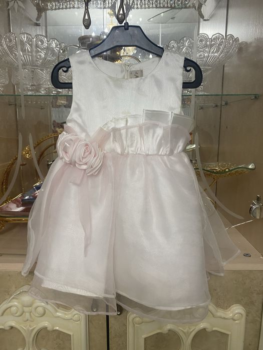Белой платья для девочке 2,3 лет