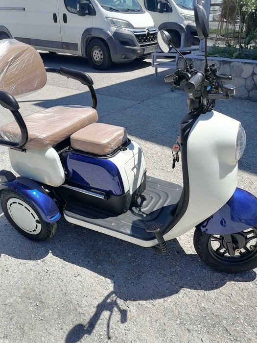 Електрическа триколка Vespa
