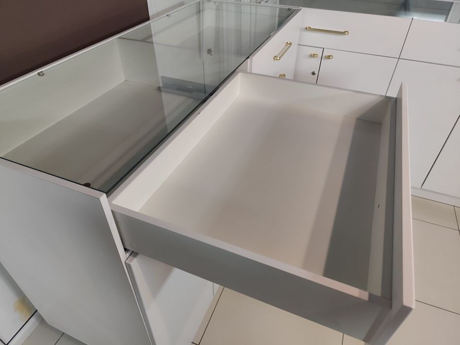 Витрина белая МДФ