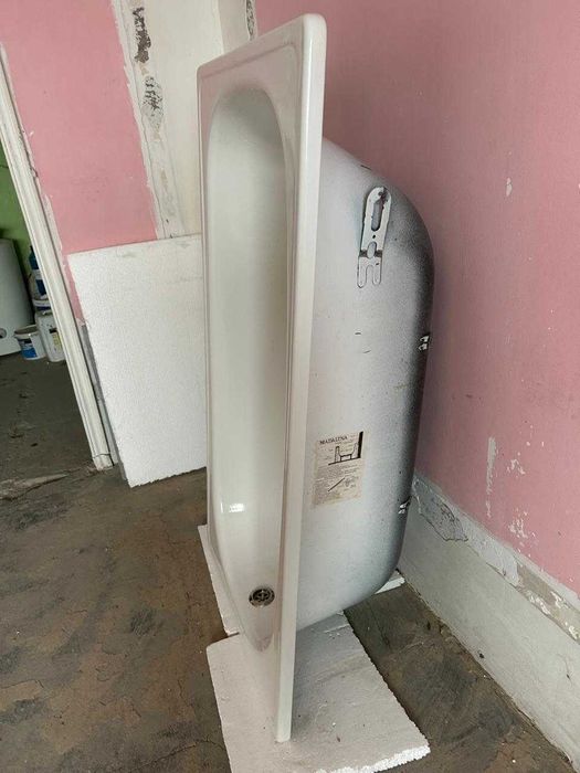 продажа унитаза, ванны, люстр