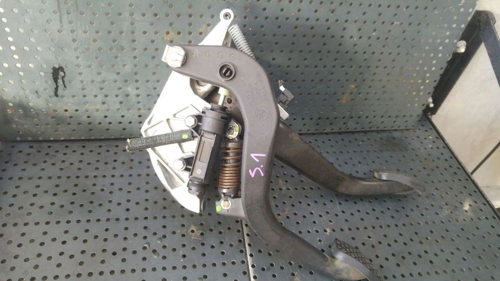 Ansamblu pedalier bmw seria 1 e81 e87 42322403 35316761310 3500228372503