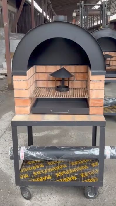 Vând grătar de grădină mobil.