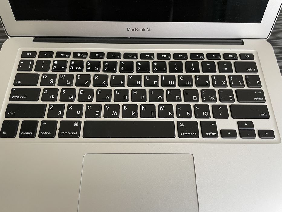 Продаю Macbook air 2017
