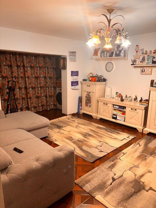 Vand apartament 2 camere Mărăcineni 
anunturi apartamente de vanzare