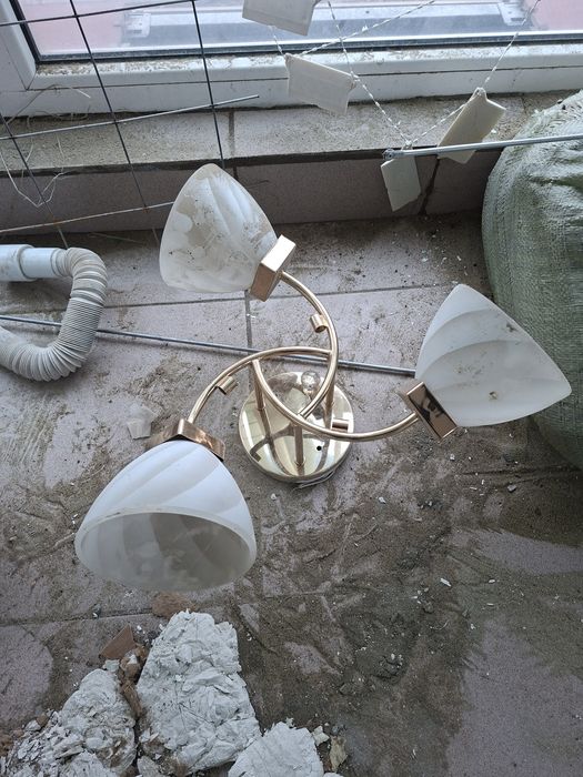 Люстра в хорошем состоянии