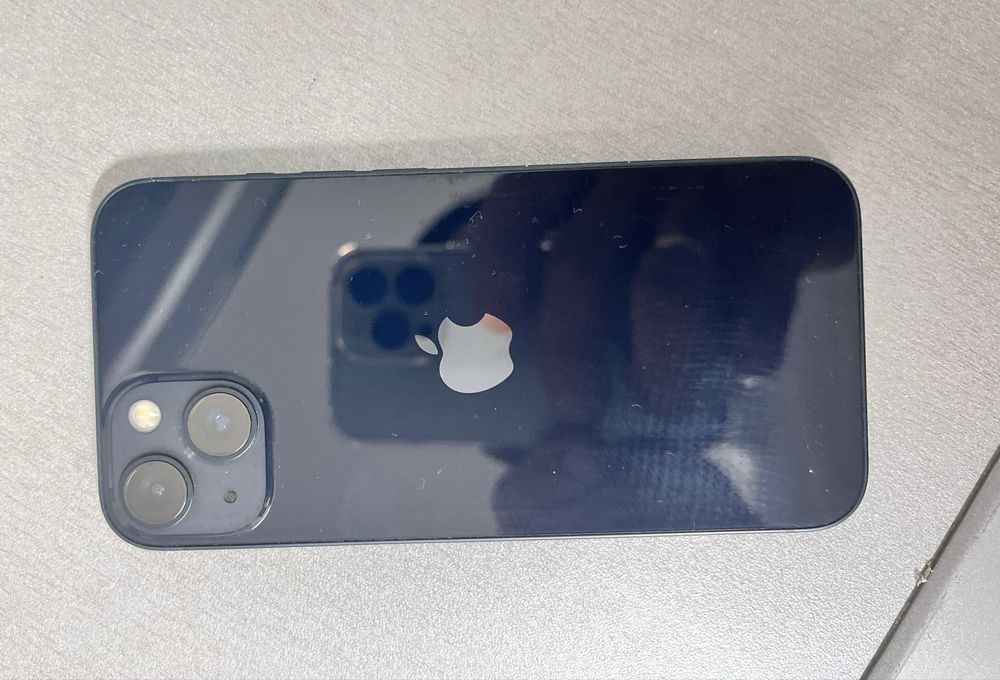 Продам Iphone 13