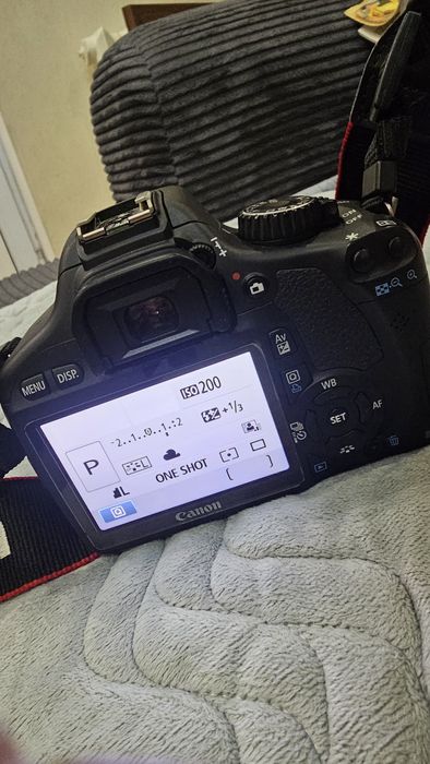 Продам Canon EOS 550D + объектив EF 75-300mm