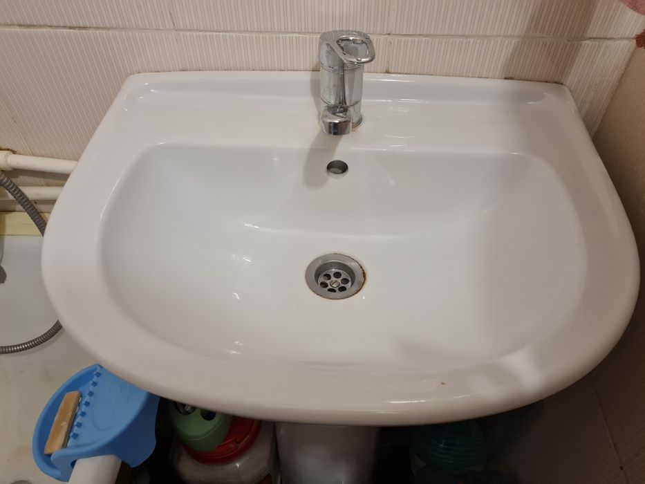 Раковина со смесителем