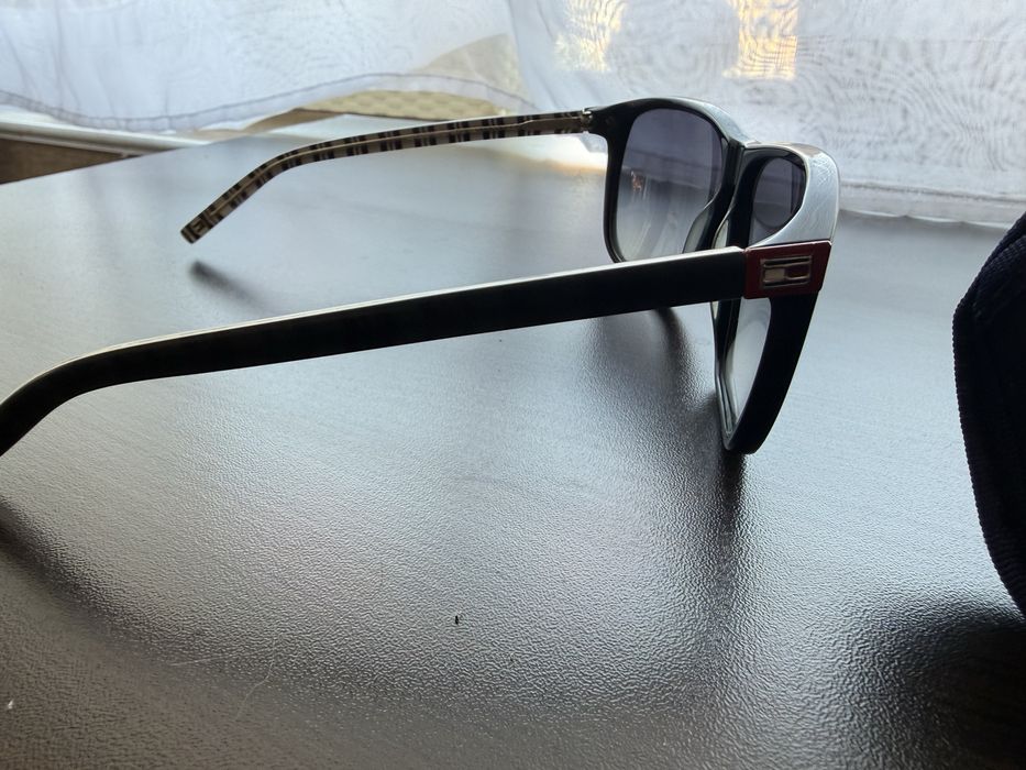 Слънчеви очила Tommy Hilfiger,Oakley Англия