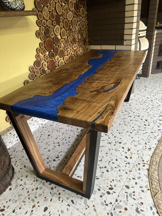 Столы с эпоксидной смолой