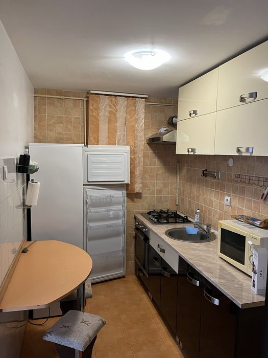Inchiriez apartament
