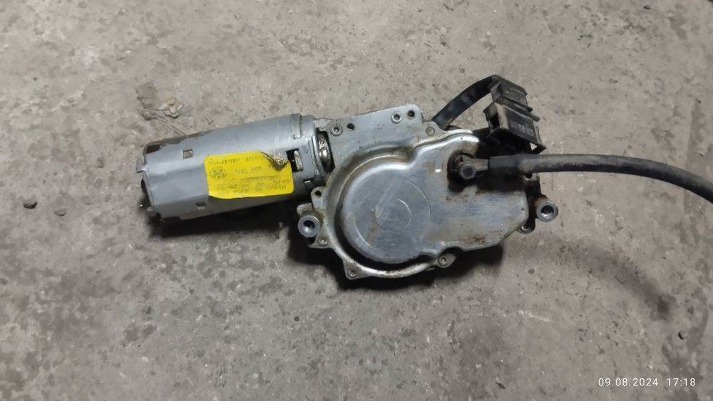 На нольф 3 универсал  моторчик дворника продам