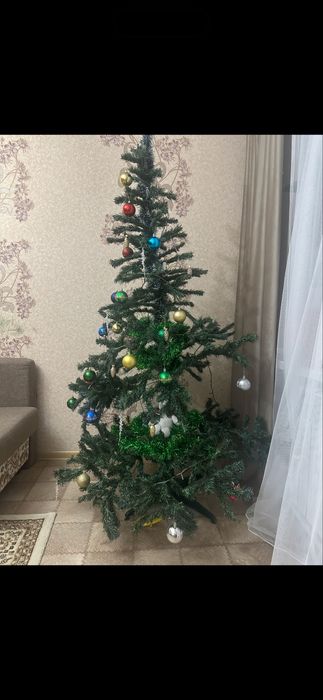 Елка 2.1м продам