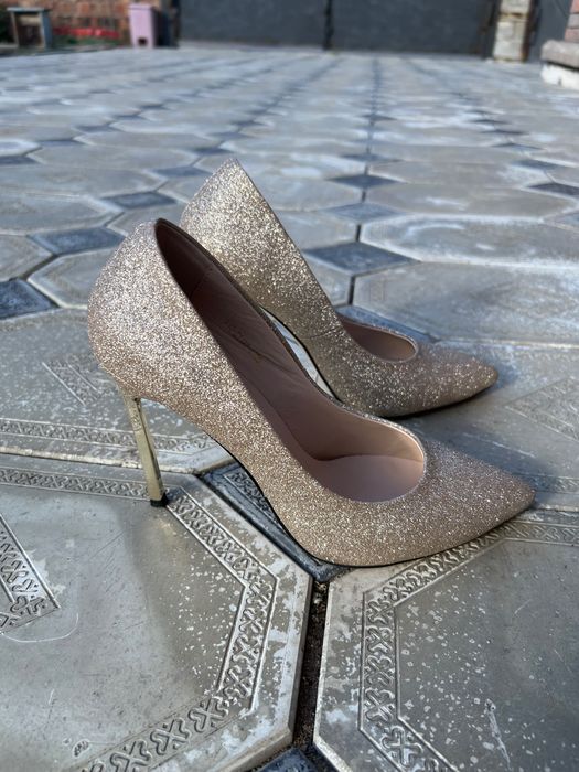 Продаются женские туфли