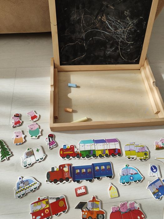 Tabla cu 2 fete si puzzleuri magnetice