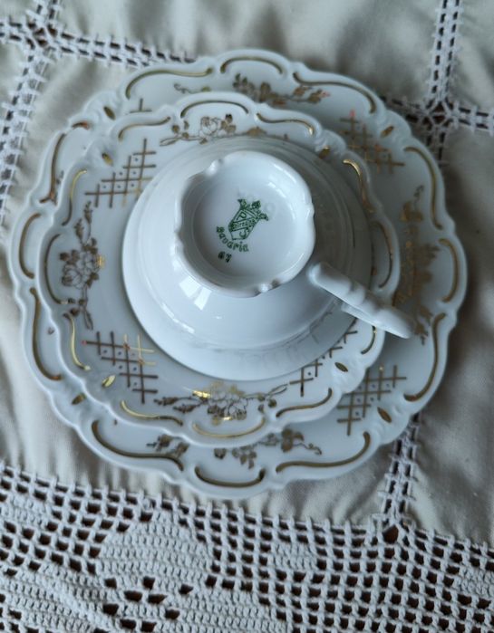 Порцеланови чинии и чаши за бира