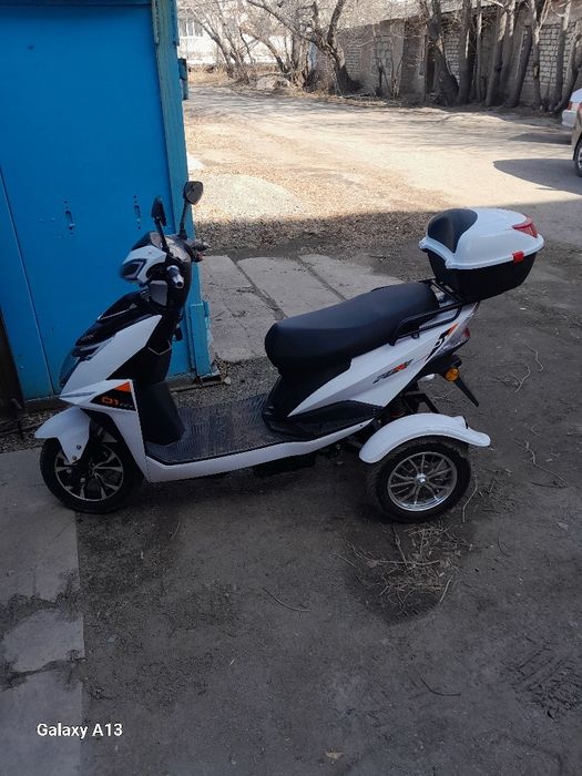 Продам электроскутер трёхколёсный