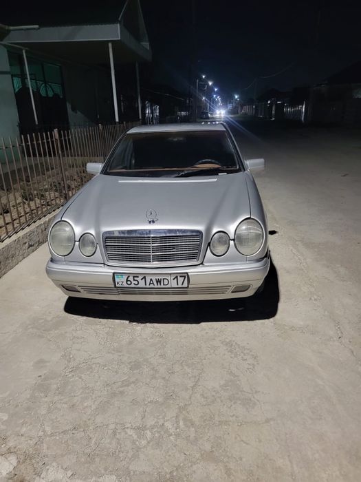 Продается мерседес бенс лупатый 210