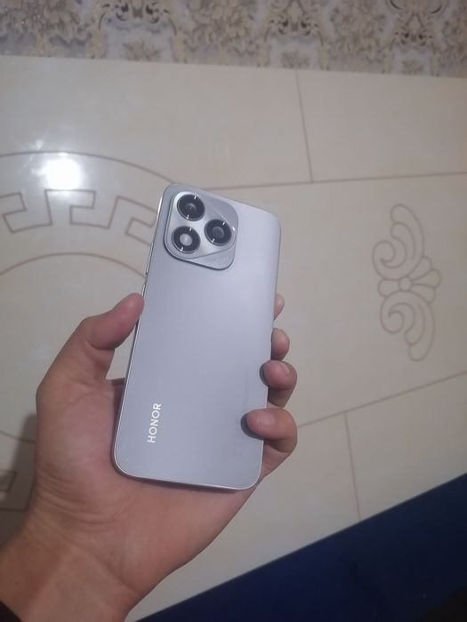 Honor 400 Lite     ozu 8+8 / 256 GB