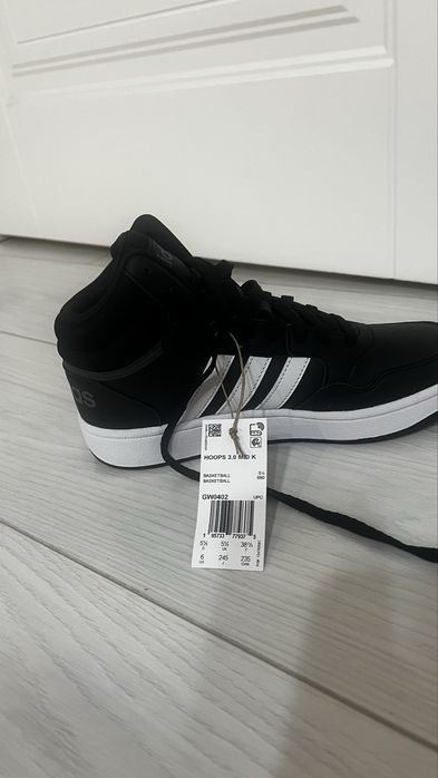 Кроссовки adidas