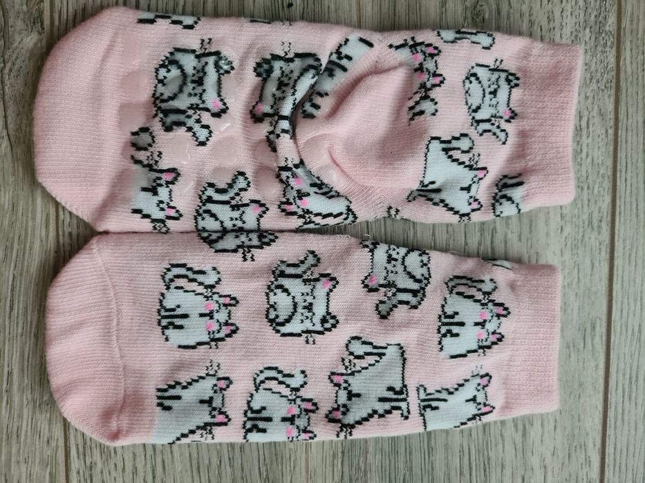 5 perechi sosete cu pisici, NOI, SMYK, antiderapante, 2-3 ani, 22-24