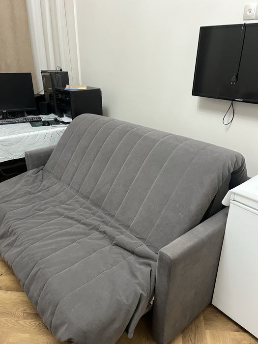 Раскладной, серый, мягкий диван